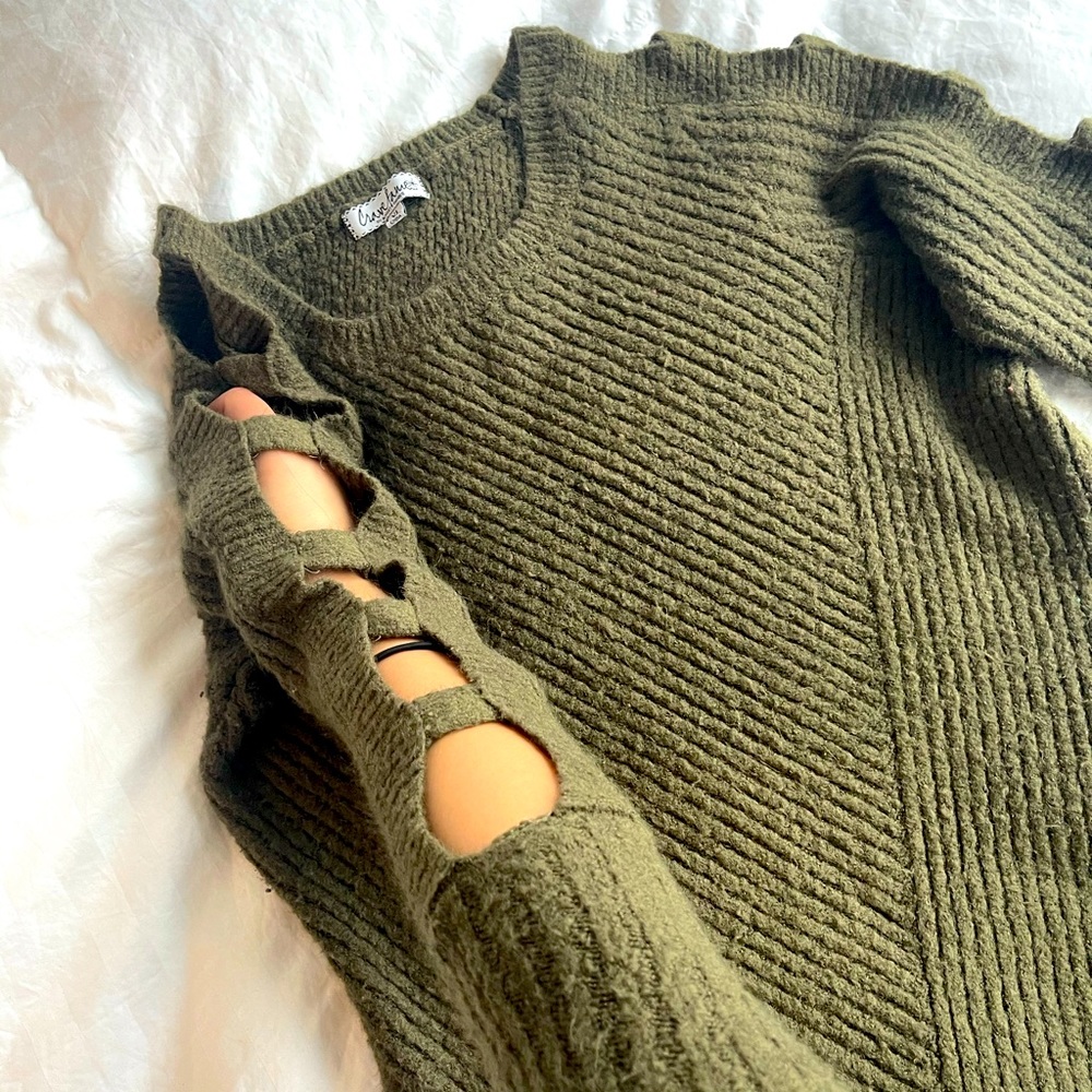 Sweater - Picture 2 of 4